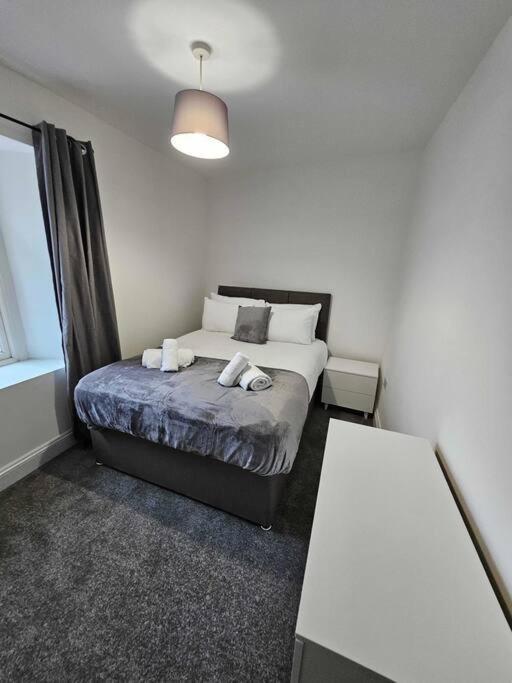 Fully Equipped Kitchen, Double Room Neath Exterior foto